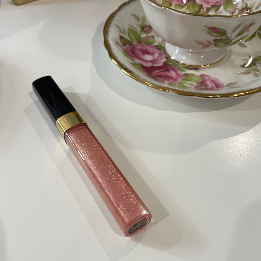 CHANEL - CONSTELLATION 108 
Lèvres Scintillantes Glossimer
RARE/DISCONTINUED